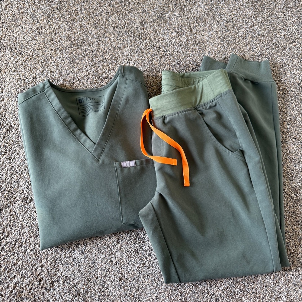 Figs Scrub Set - image 1